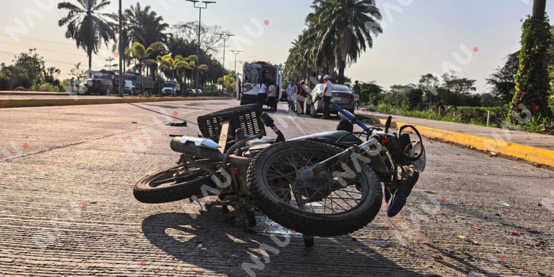 Motociclista resulta lesionado tras chocar contra vehículo detenido en el Libramiento Sur