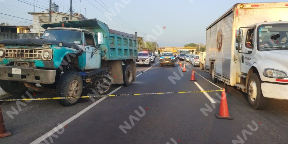 Motociclista resulta lesionado tras accidente con camión de volteo en la carretera Tuxtla Chico – Tapachula