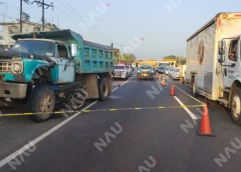 Motociclista resulta lesionado tras accidente con camión de volteo en la carretera Tuxtla Chico – Tapachula