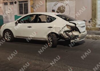 Se da a la fuga tras provocar choque en céntrico crucero de Tapachula