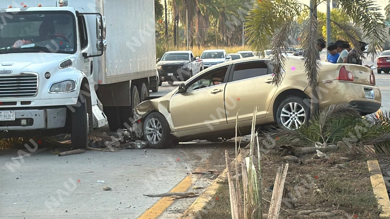 Aparatoso accidente en el libramiento deja dos menores lesionados y ...