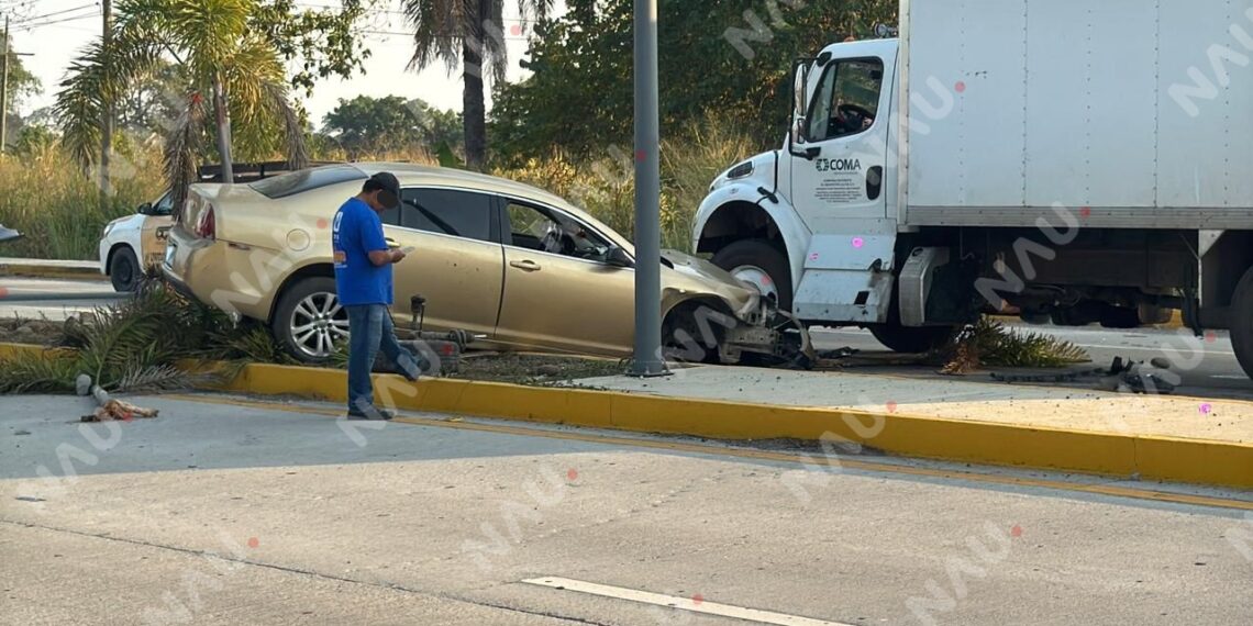 Aparatoso accidente en el libramiento deja dos menores lesionados y caos vial