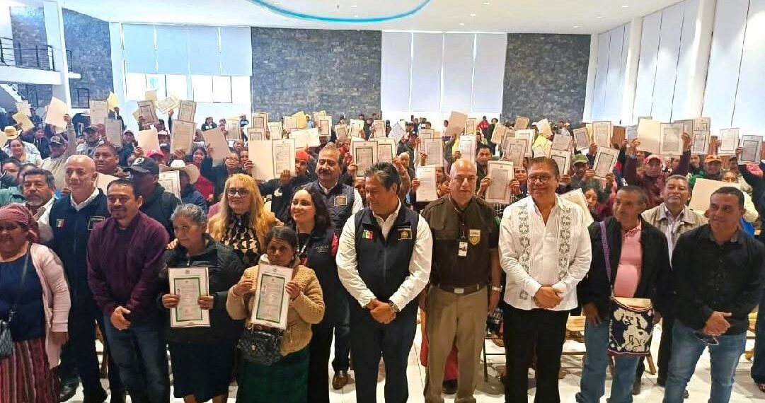 Entregan 160 actas de naturalización a guatemaltecos en Chiapas; fortalecen política migratoria humanista