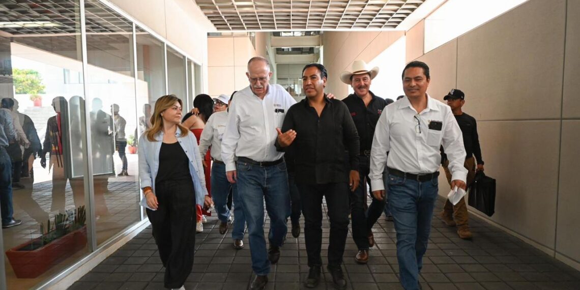 Eduardo Ramírez y Julio Berdegué supervisan avances de la Planta Moscamed en Metapa de Domínguez