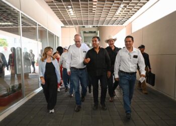 Eduardo Ramírez y Julio Berdegué supervisan avances de la Planta Moscamed en Metapa de Domínguez