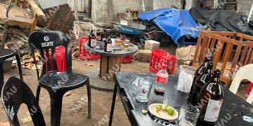 Agreden a policías durante operativo en cervecería irregular de Tapachula