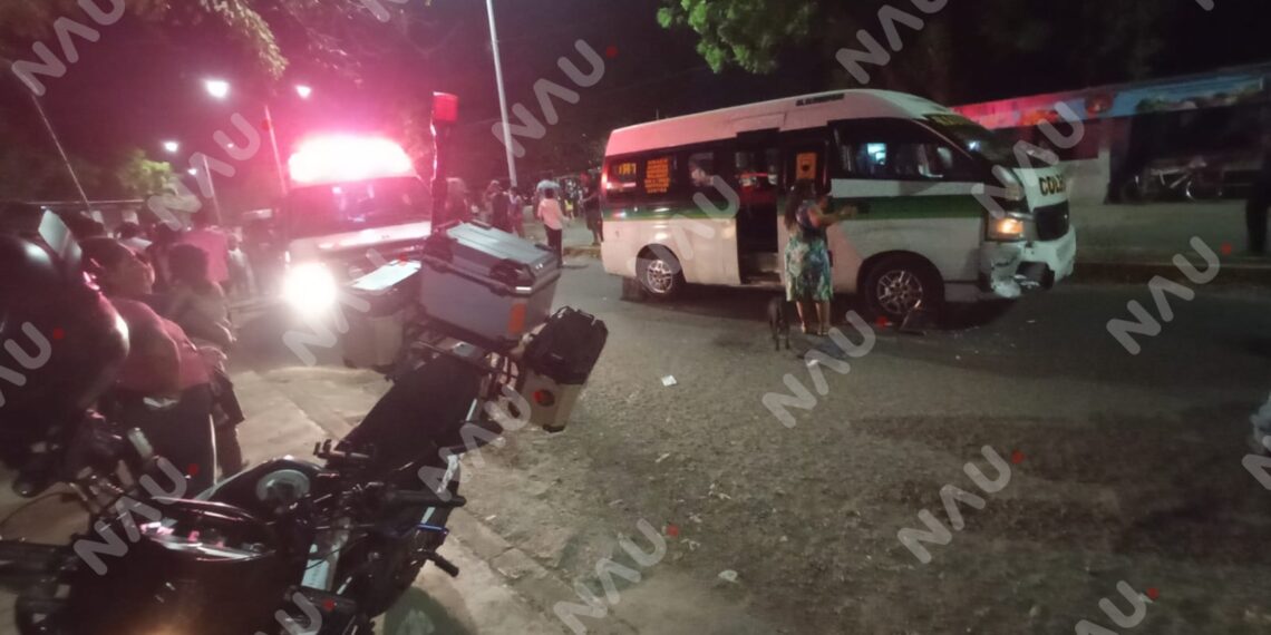Motociclista menor de edad sufre fractura expuesta tras choque con colectivo en Tapachula