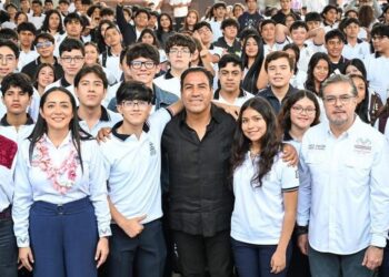 Eduardo Ramírez entrega mobiliario e insumos al Cobach y fortalece infraestructura educativa en el Cebech