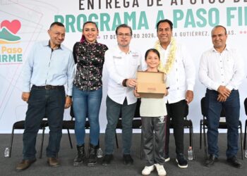 En Tuxtla Gutiérrez, Eduardo Ramírez y Paco Chacón entregan apoyos del programa A Paso Firme