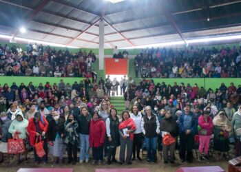 Ayuntamiento de San Cristóbal y el DIF Municipal entregan apoyo alimentario a adultos mayores en San Cristóbal