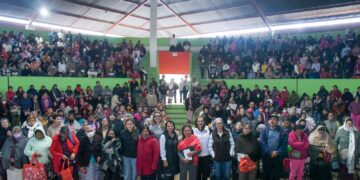 Ayuntamiento de San Cristóbal y el DIF Municipal entregan apoyo alimentario a adultos mayores en San Cristóbal