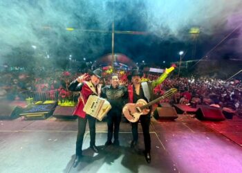 Suchiate vive cierre espectacular de feria con Los Dos Carnales