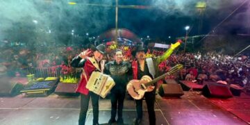 Suchiate vive cierre espectacular de feria con Los Dos Carnales