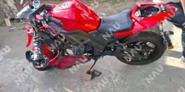 Choque en el Boulevard Akishino deja dos lesionados; uno quedó inconsciente tras el impacto