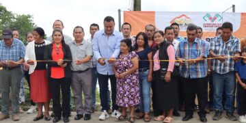 Inaugura Fabián Barrios de León ampliación de energía eléctrica en Fracción Barrio Nuevo