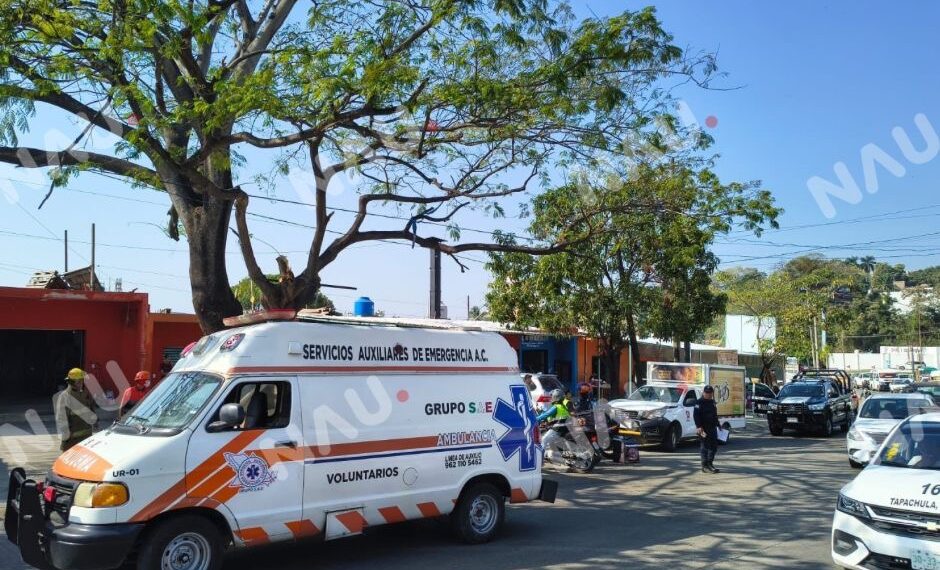 Choque entre combi y automóvil deja una persona lesionada en la carretera costera