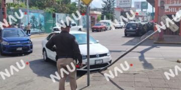 No respetó semáforo y provoca choque en céntrico crucero de Tapachula
