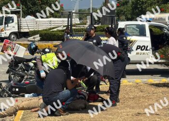 Motociclista resulta lesionado tras choque contra camioneta en rotonda de Tapachula
