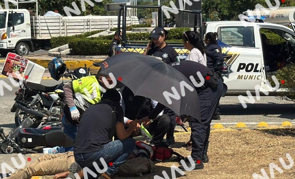 Motociclista resulta lesionado tras choque contra camioneta en rotonda de Tapachula