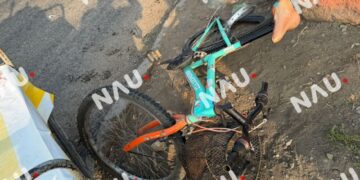 Motociclista y ciclista resultan lesionados tras choque por alcance en el Libramiento Sur