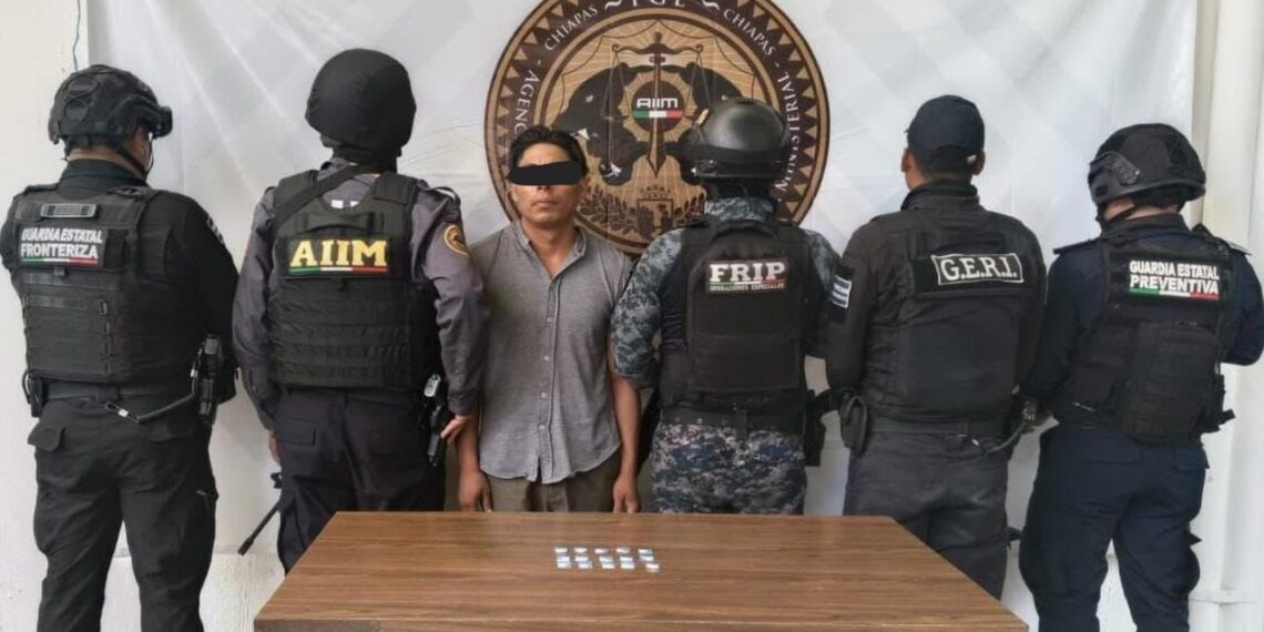 Detienen a guatemalteco con 15 bolsitas de presunta metanfetamina en Tapachula