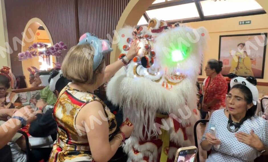 Celebran el Año Nuevo Chino con danza del dragón en el restaurante Confucio