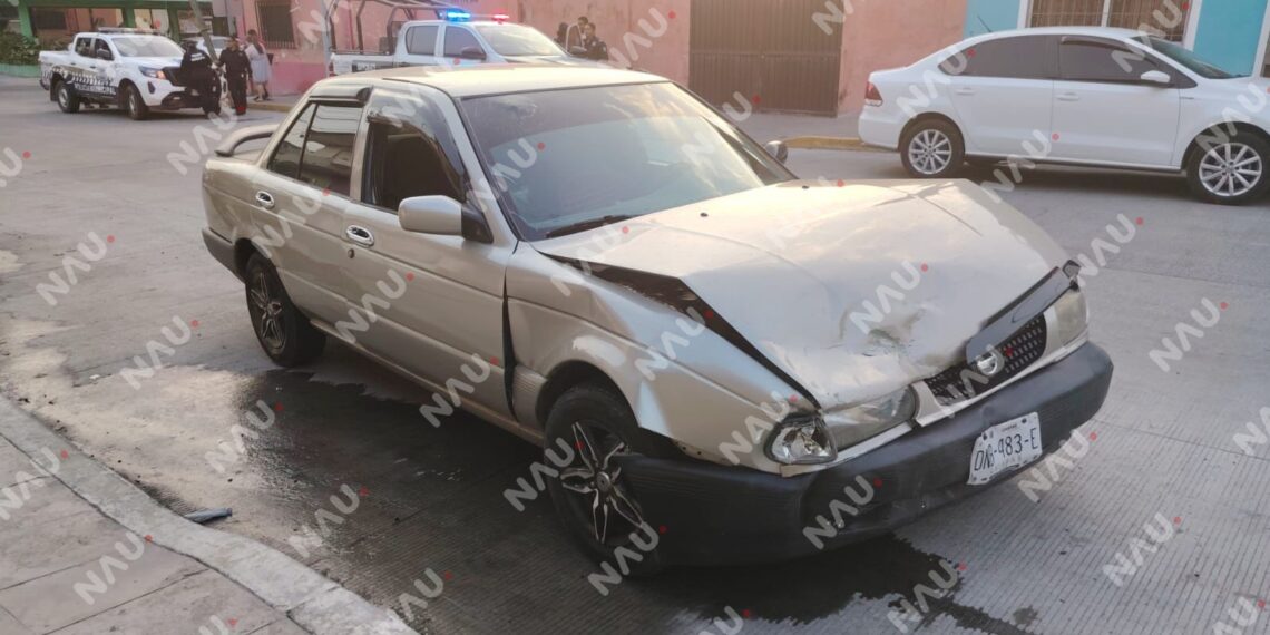 Fuerte choque en el centro de Tapachula deja a dos menores lesionadas y cuantiosos daños