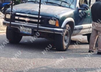 Ejecutan a hombre dentro de camioneta en Tuzantán