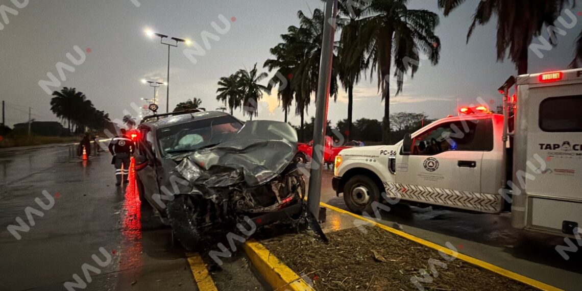 DOS LESIONADOS TRAS COLISIÓN EN EL LIBRAMIENTO SUR PONIENTE DE TAPACHULA