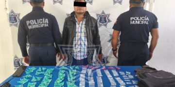 Policía Municipal detiene a sujeto con presuntos estupefacientes y lo pone a disposición