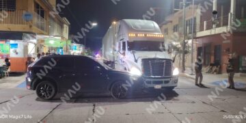 🚨 TRÁILER IMPACTA A CAMIONETA EN TAPACHULA; SOLO DAÑOS MATERIALES 🚨