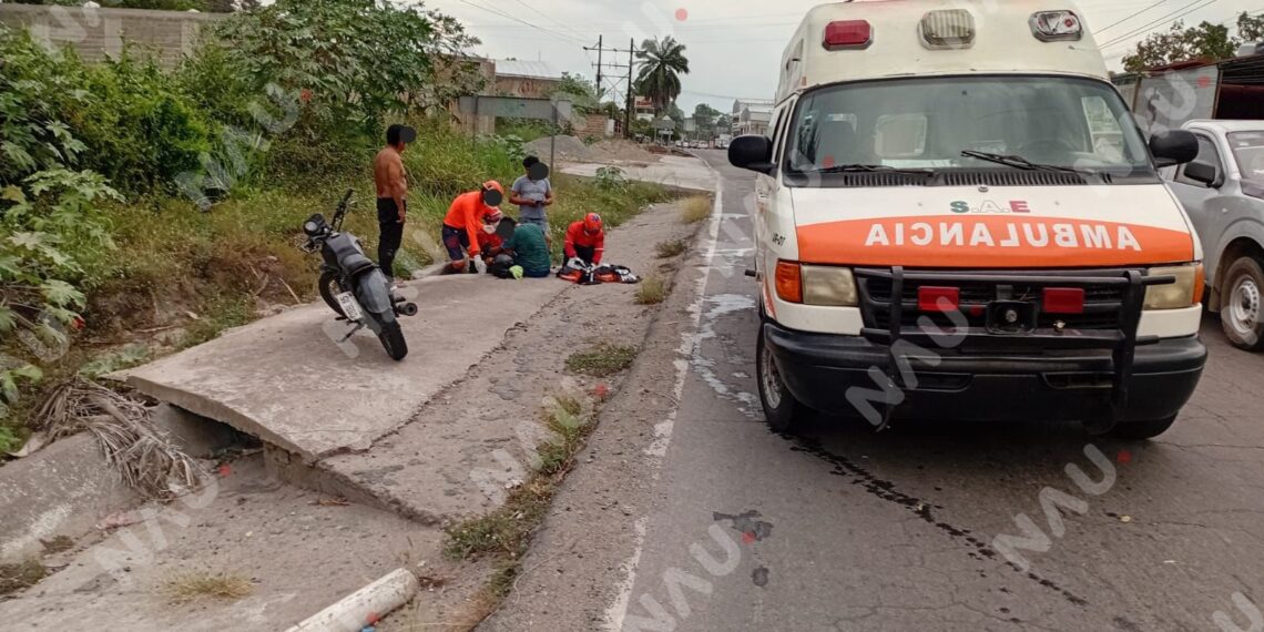 MOTOCICLISTA ES EMBESTIDO Y RESULTA CON LESIONES EN LA TAPACHULA–PUERTO MADERO
