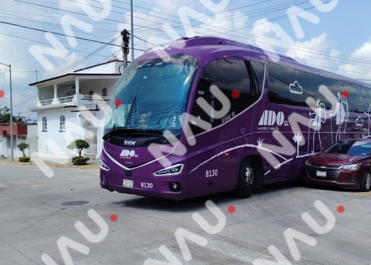 CHOQUE ENTRE AUTOBÚS Y VEHÍCULO PARTICULAR EN LA 15 ORIENTE Y 5ª AVENIDA NORTE