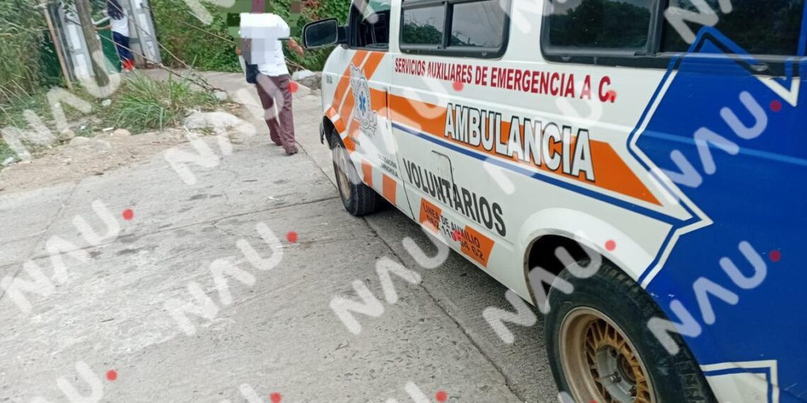 MUJER Y MENOR RESULTAN LESIONADAS TRAS ACCIDENTE EN LA COLONIA EL TESORO