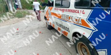 MUJER Y MENOR RESULTAN LESIONADAS TRAS ACCIDENTE EN LA COLONIA EL TESORO