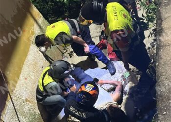 Motociclista sufre caída y resulta con lesiones en la colonia Monroy