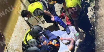 Motociclista sufre caída y resulta con lesiones en la colonia Monroy