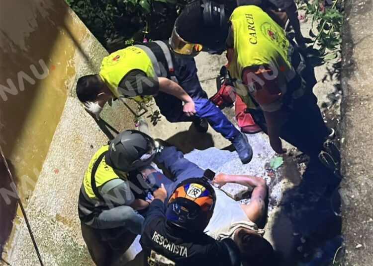 Motociclista sufre caída y resulta con lesiones en la colonia Monroy