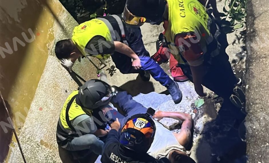 Motociclista sufre caída y resulta con lesiones en la colonia Monroy