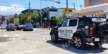 Choque entre tres vehículos en cruce del centro de Tapachula