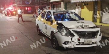 Choque entre taxi y automóvil particular en el Par Vial deja solo daños materiales en Tapachula