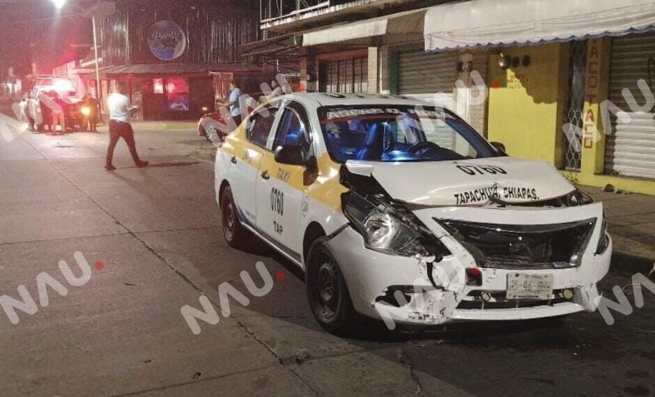 Choque entre taxi y automóvil particular en el Par Vial deja solo daños materiales en Tapachula
