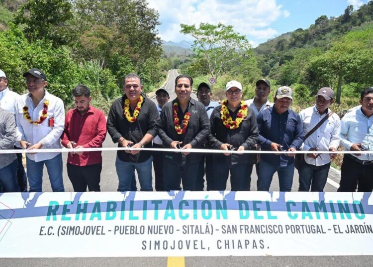Eduardo Ramírez avanza en la rehabilitación de caminos en municipios de Chiapas