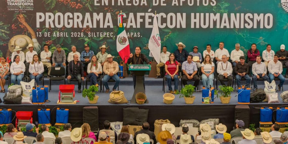 Eduardo Ramírez lleva apoyos del programa Café con Humanismo a cafeticultores de la Sierra
