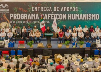 Eduardo Ramírez lleva apoyos del programa Café con Humanismo a cafeticultores de la Sierra