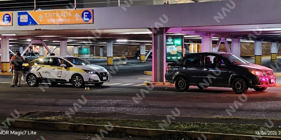 CHOQUE POR ALCANCE FRENTE A PLAZA CRISTAL GENERA CONGESTIÓN VEHICULAR EN TAPACHULA