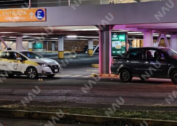 CHOQUE POR ALCANCE FRENTE A PLAZA CRISTAL GENERA CONGESTIÓN VEHICULAR EN TAPACHULA