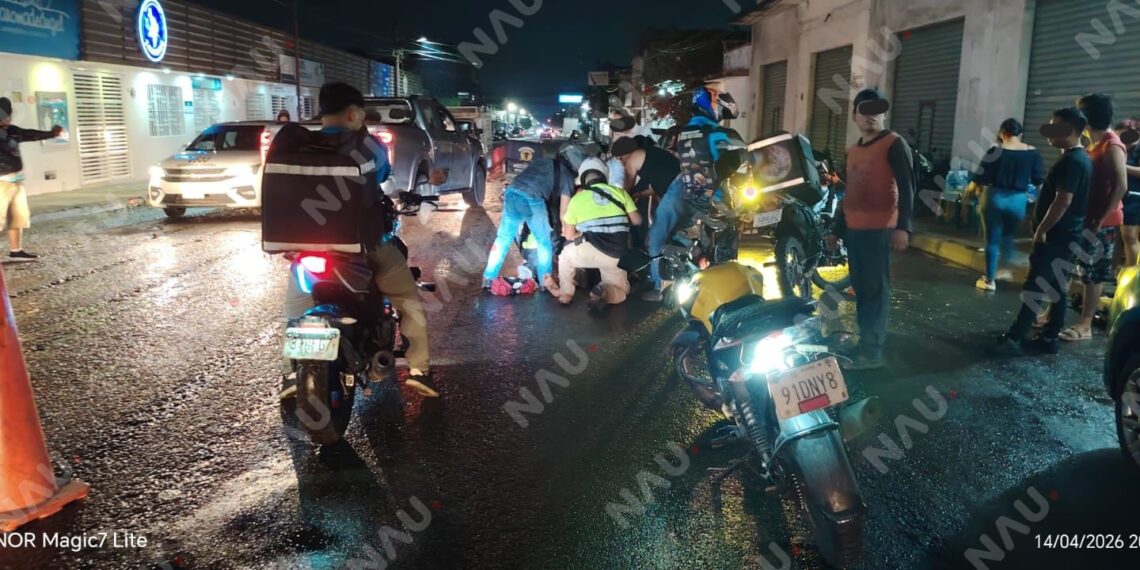 Motociclista resulta lesionado tras accidente en zona en reparación en Tapachula