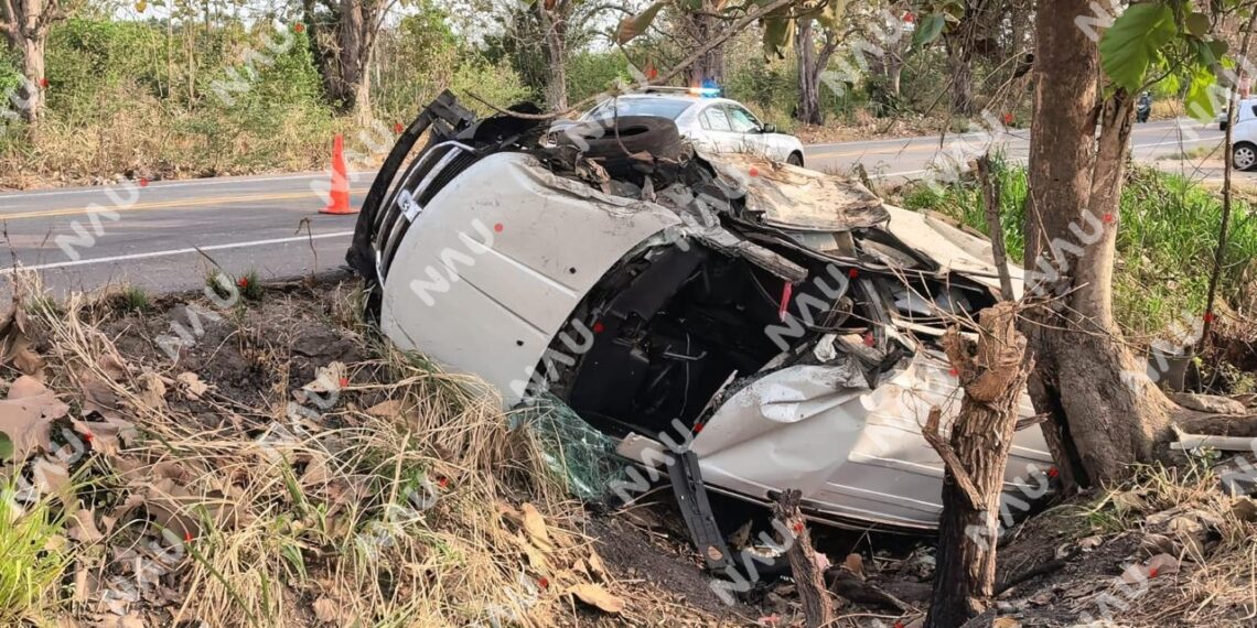 Vuelca camioneta en la Tapachula–Puerto Madero tras reventón de llanta; un lesionado