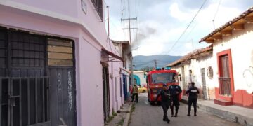 Incendio en vivienda del Barrio de La Merced es controlado sin mayores daños